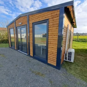 Möblierter Bungalow mit Garten-Chalet – Isoliert, Klimatisiert, RAL 7016