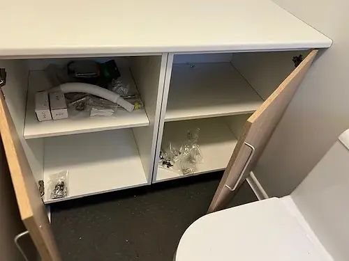 Contenedor de oficina con baño y almacenamiento - Imagen 3