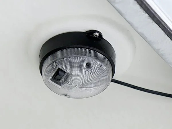 Remorque fermée Debon Cargo 1300 Vollpoly 1300 kg – Remorque cargo aérodynamique 100 km/h - Imagen 9