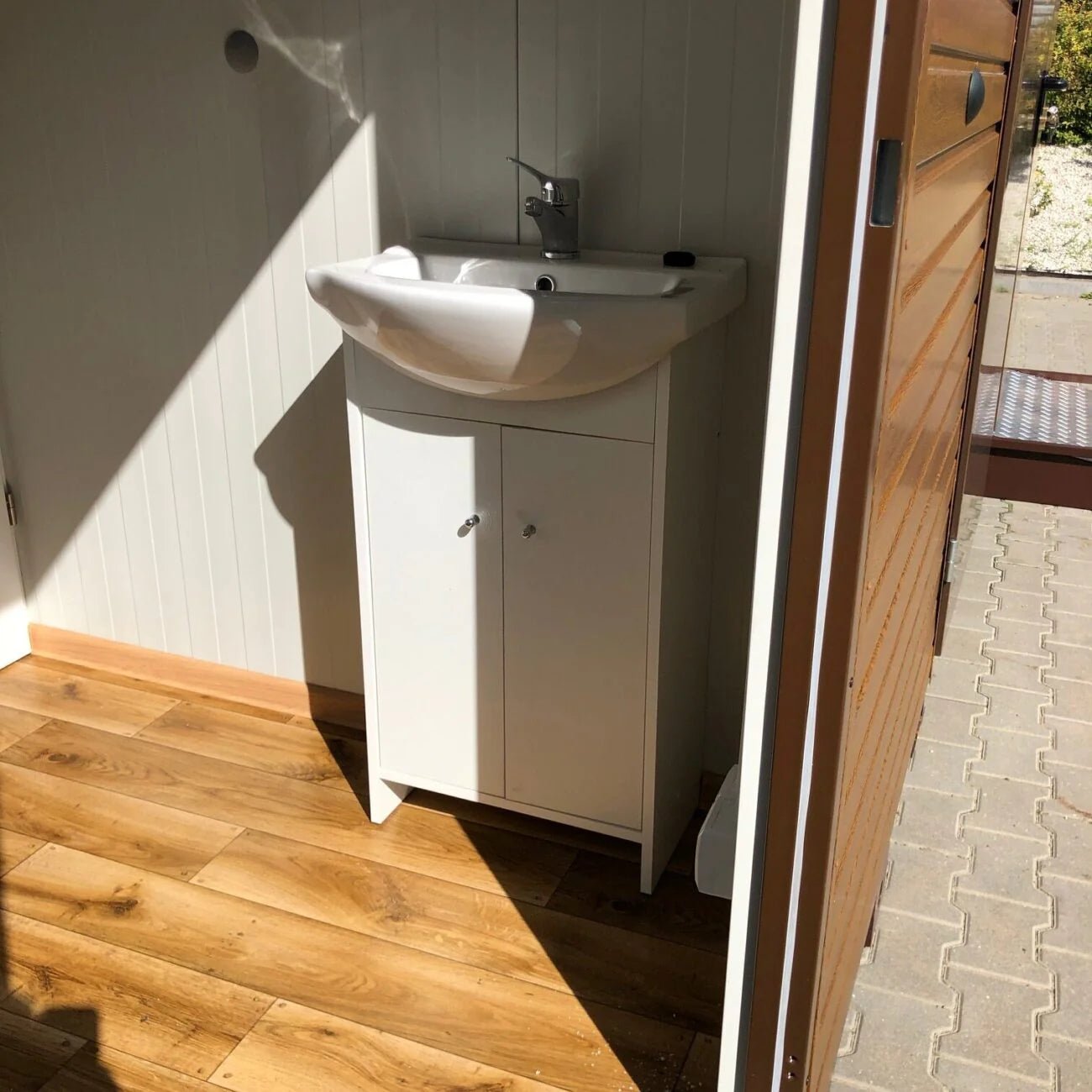 Contenedor de panel sándwich con aseo, 6,00×3,00 - Imagen 9