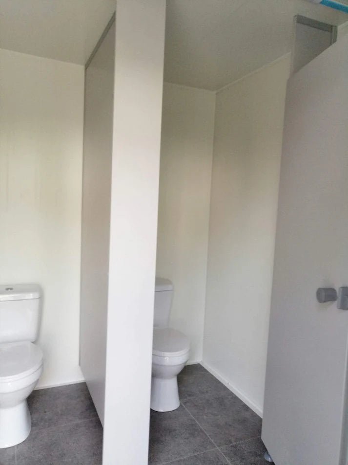 Remolque WC con doble WC 6x2,40 metros. - Imagen 3