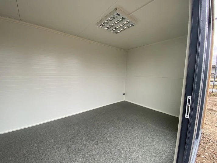 Contenedor de oficina 6x2,83 metros con 2 ventanas - Imagen 6