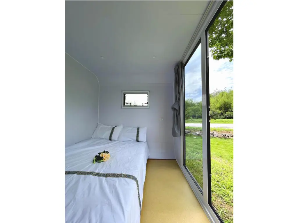 Sanitärcontainer Stahlworks Eco 4000 B – Dusch- & WC-Modul isoliert | Baujahr 2024 - Imagen 2