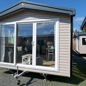 Swift Ardennes Coastal 1000/2 – Luxus-Mobilheim mit U-Küche, Kamin & Zentralheizung